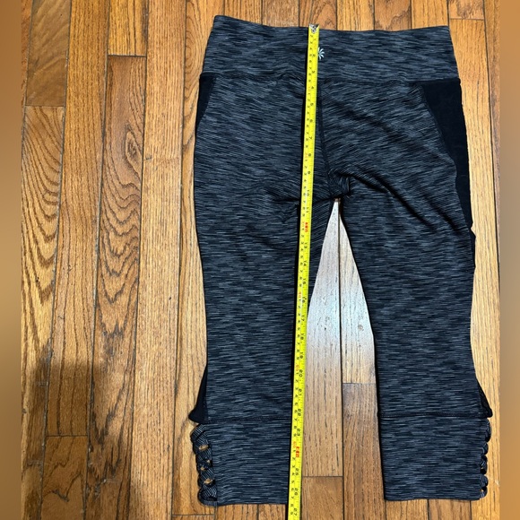 EUC Athleta Leggings Cropped, Black/Gray Stripes,Mesh &Strap Detail,Women’s M/8 - Picture 7 of 10